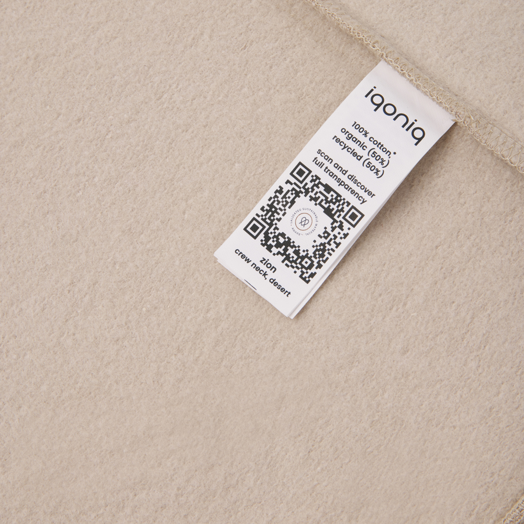 Étiquette textile coton biologique avec code QR