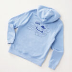 Sweat à capuche bleu avec motif Terre joyeuse