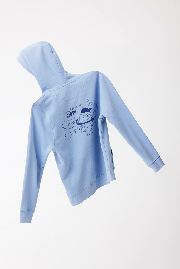 Sweat à capuche bleu avec motif imprimé écologique