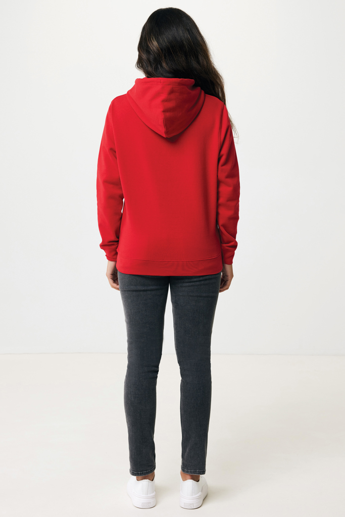 Personne portant un sweat à capuche rouge vue de dos