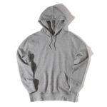Sweat à capuche gris basique.