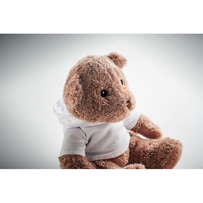 Ours en peluche brun portant un t-shirt blanc