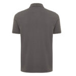 Dos d’un polo gris à manches courtes