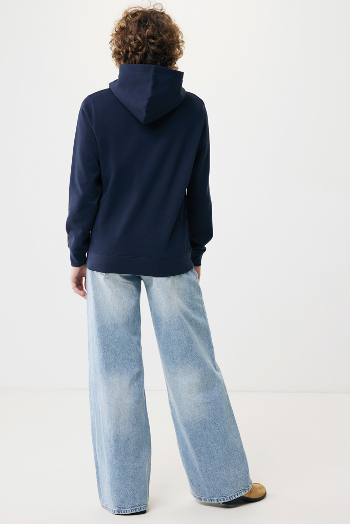 Personne de dos en sweat à capuche bleu marine