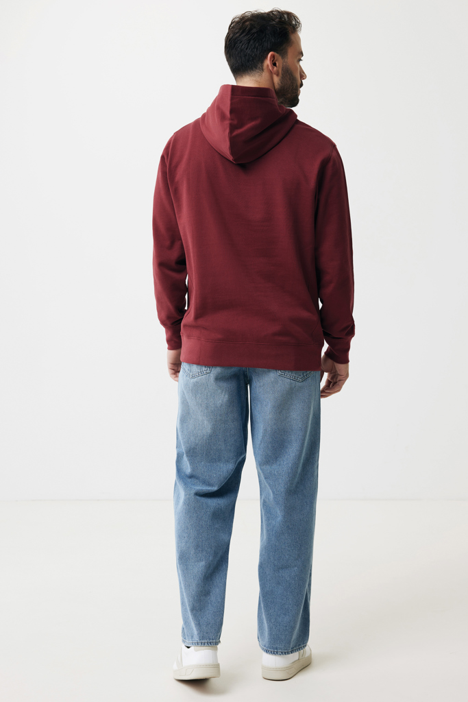 Homme de dos en hoodie bordeaux et jean