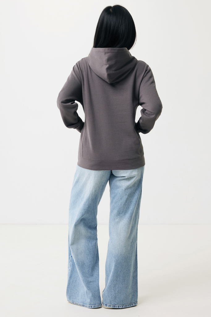 Personne de dos en sweat à capuche gris