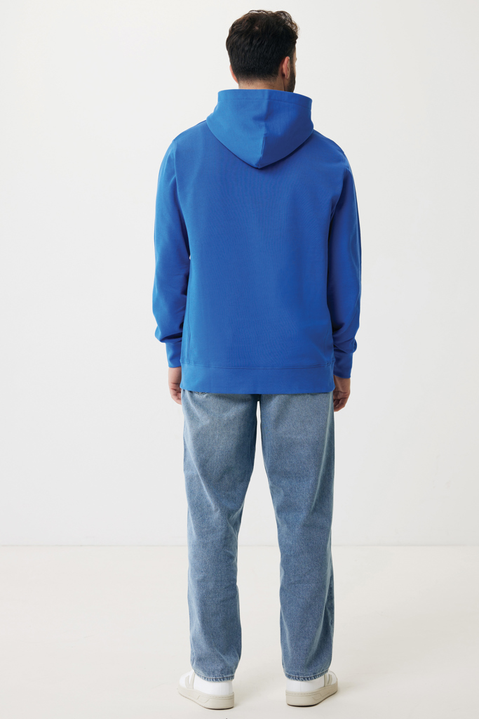 Homme de dos en sweat bleu à capuche