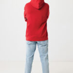 Homme en sweat rouge vu de dos