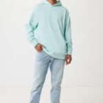 Homme en hoodie vert menthe et jean clair