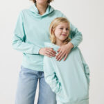Femme et fille en sweats assortis verts