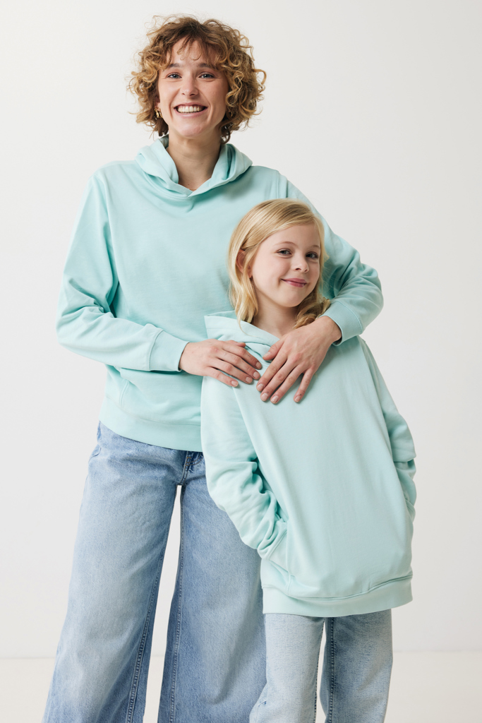 Femme et fille en sweats assortis verts