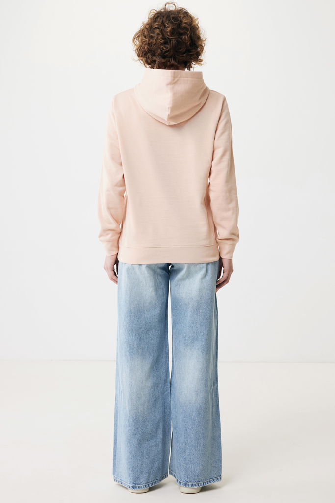 Dos d’une personne en hoodie beige et jean large