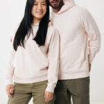 Couple portant sweats à capuche roses assortis