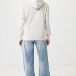 Vue arrière hoodie beige et jean large clair