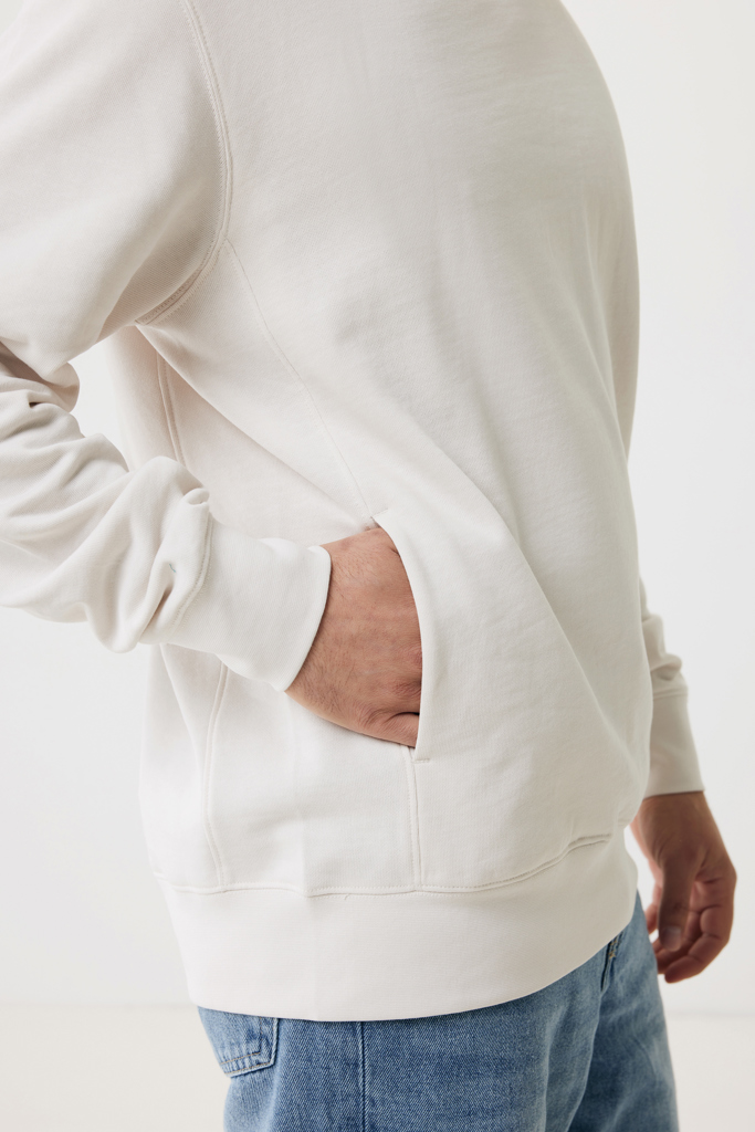 Sweat à capuche crème avec main dans poche