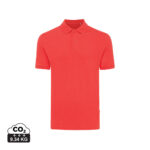 Polo rouge manches courtes sur fond blanc