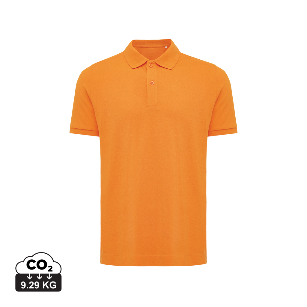 Polo orange à manches courtes sur fond blanc