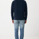 Homme de dos en sweat bleu marine