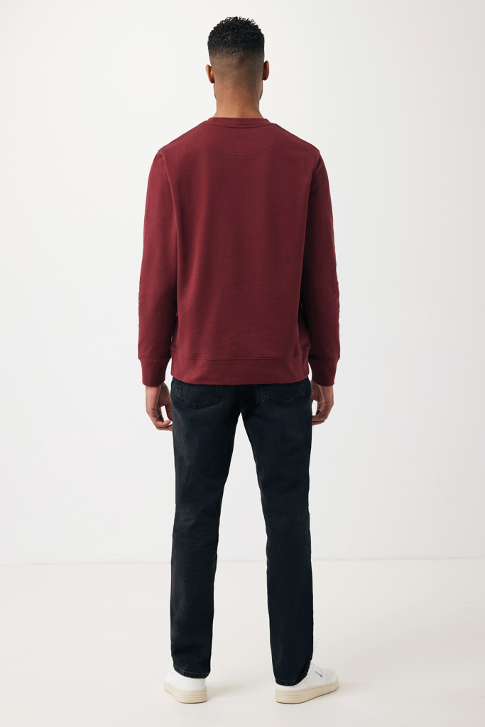 Homme de dos en sweat bordeaux et jean