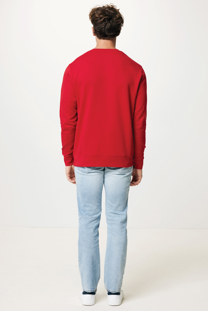 Homme de dos en sweat rouge et jean