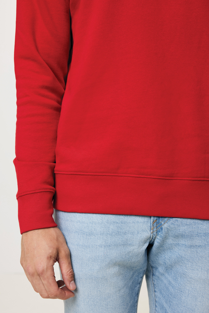 Sweat-shirt rouge et jean bleu clair