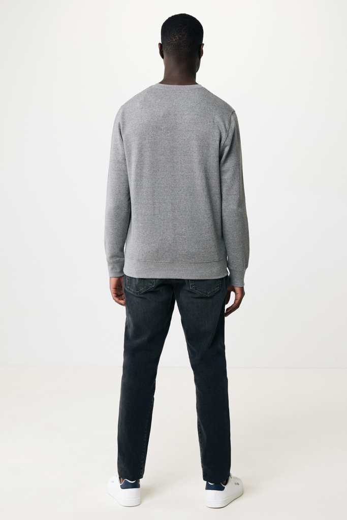 Homme de dos en sweat gris et jean