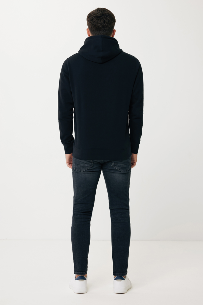 Homme de dos en sweat noir et jean