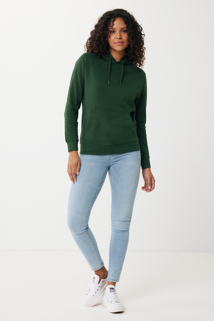 Femme portant sweat vert et jean clair