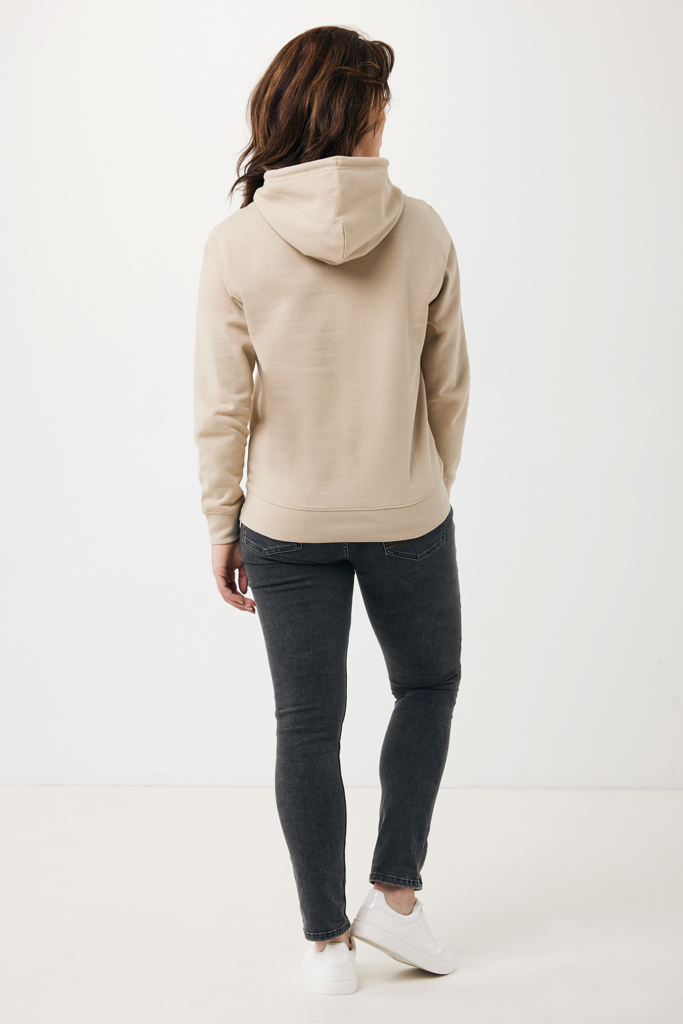 Femme portant un sweat beige vue de dos