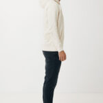 Homme en hoodie beige de profil