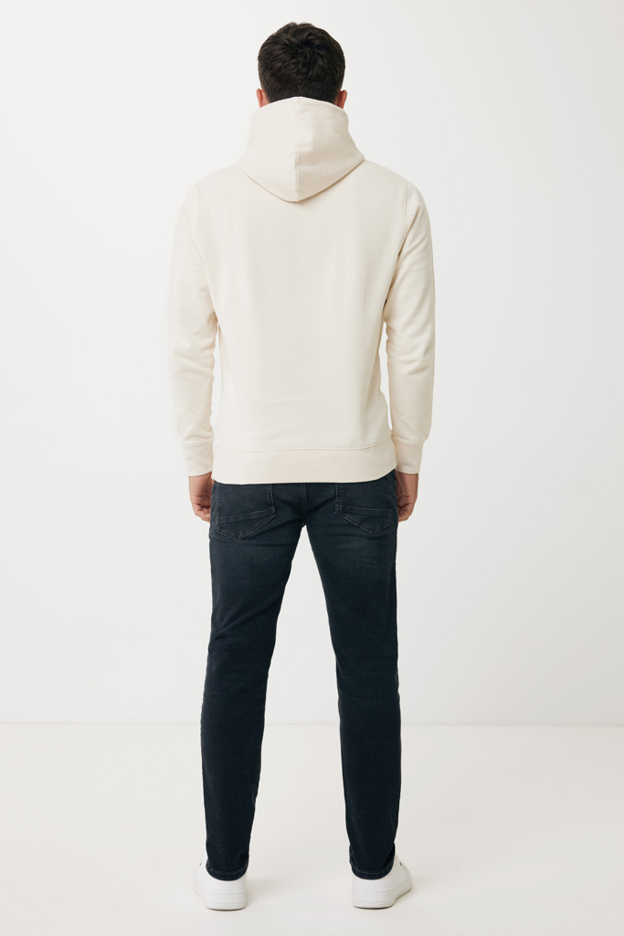 Homme de dos portant sweat à capuche beige