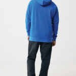Homme de dos en sweat à capuche bleu