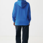Personne de dos portant un sweat bleu