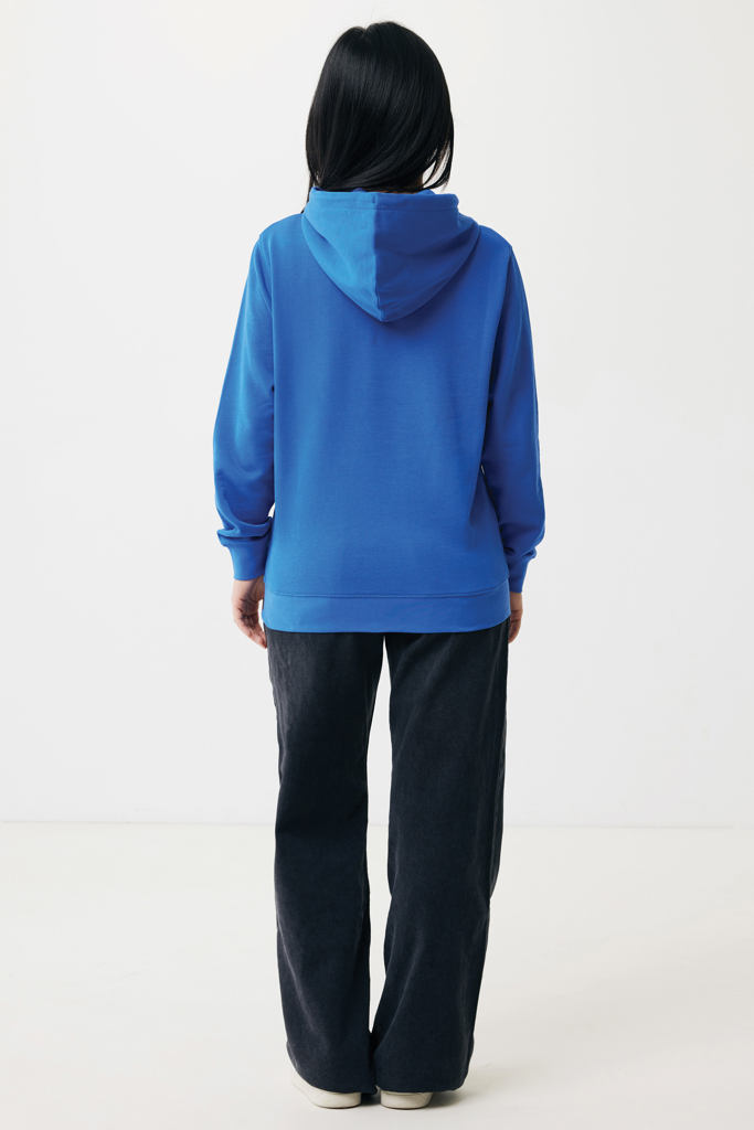 Personne de dos portant un sweat bleu