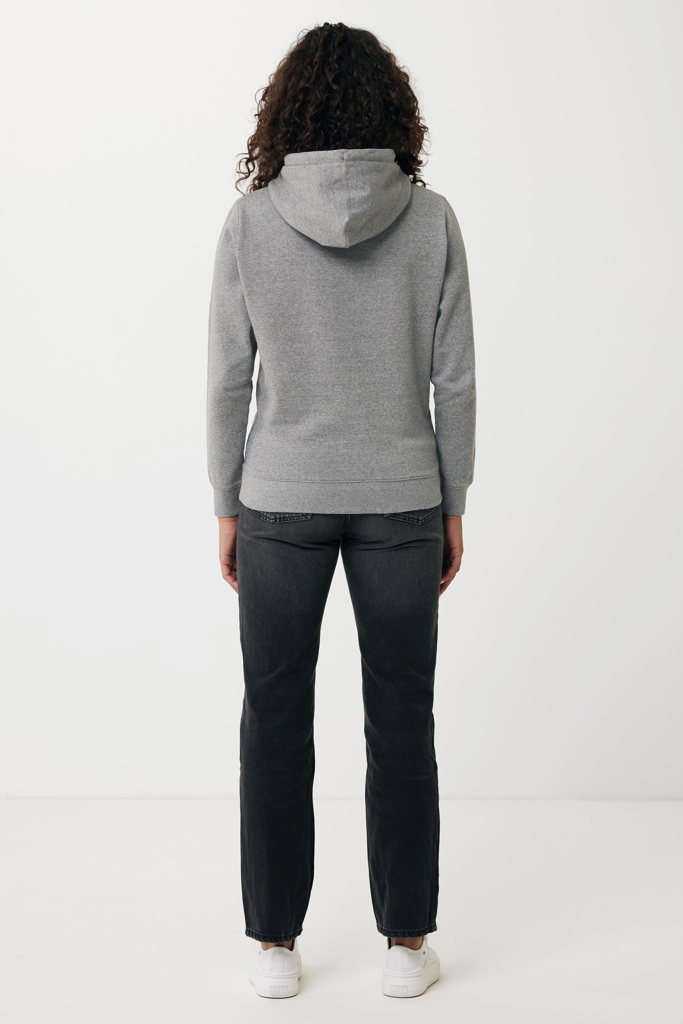 Vue arrière d’une femme en sweat gris