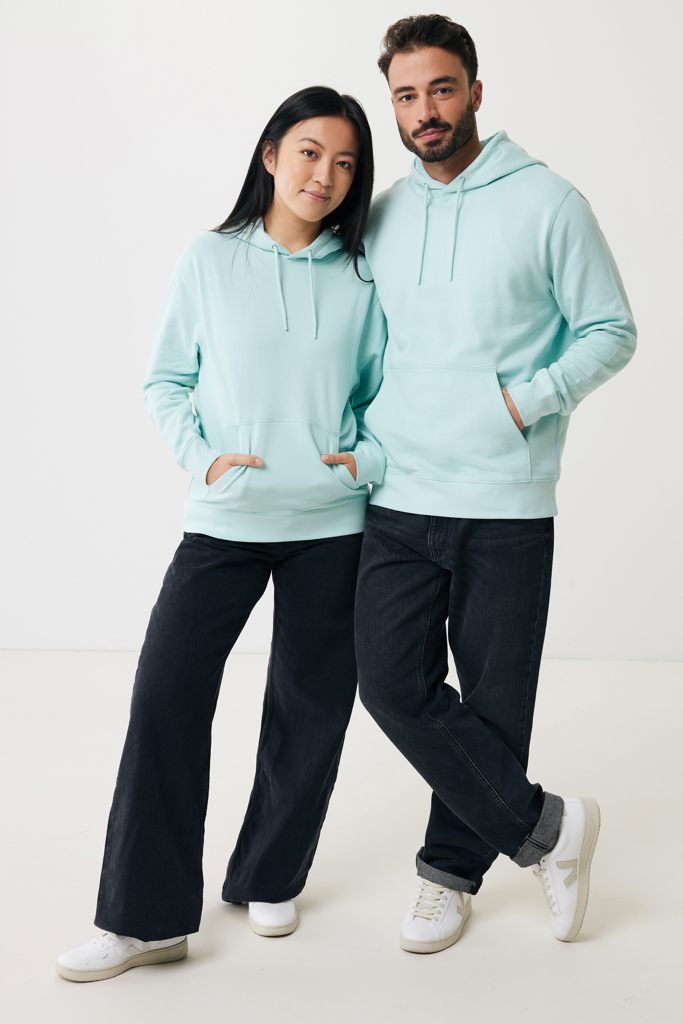 Couple portant sweats à capuche vert menthe