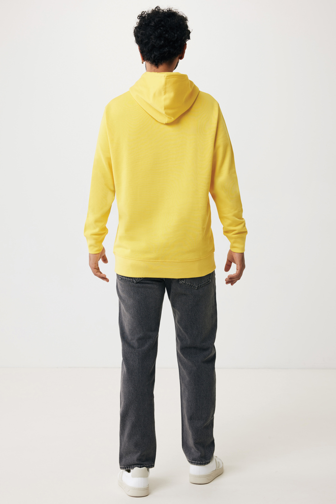 Homme de dos en hoodie jaune