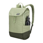 Sac à dos vert avec gourde noire