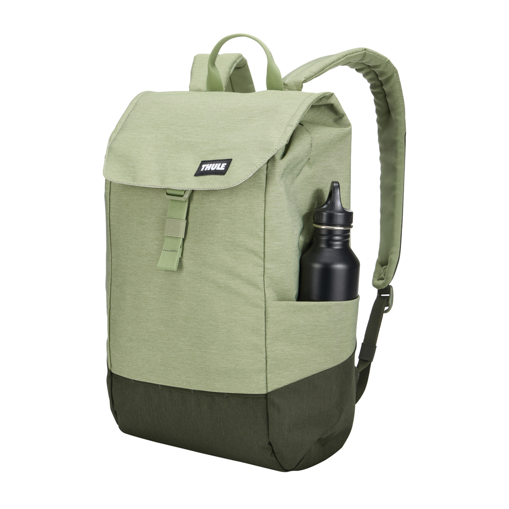 Sac à dos vert avec gourde noire