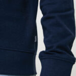 Manche de sweat bleu marine et jean