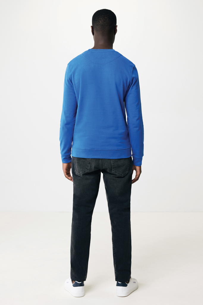 Homme de dos en sweat bleu et jean