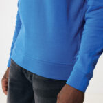 Sweat-shirt bleu et jean foncé