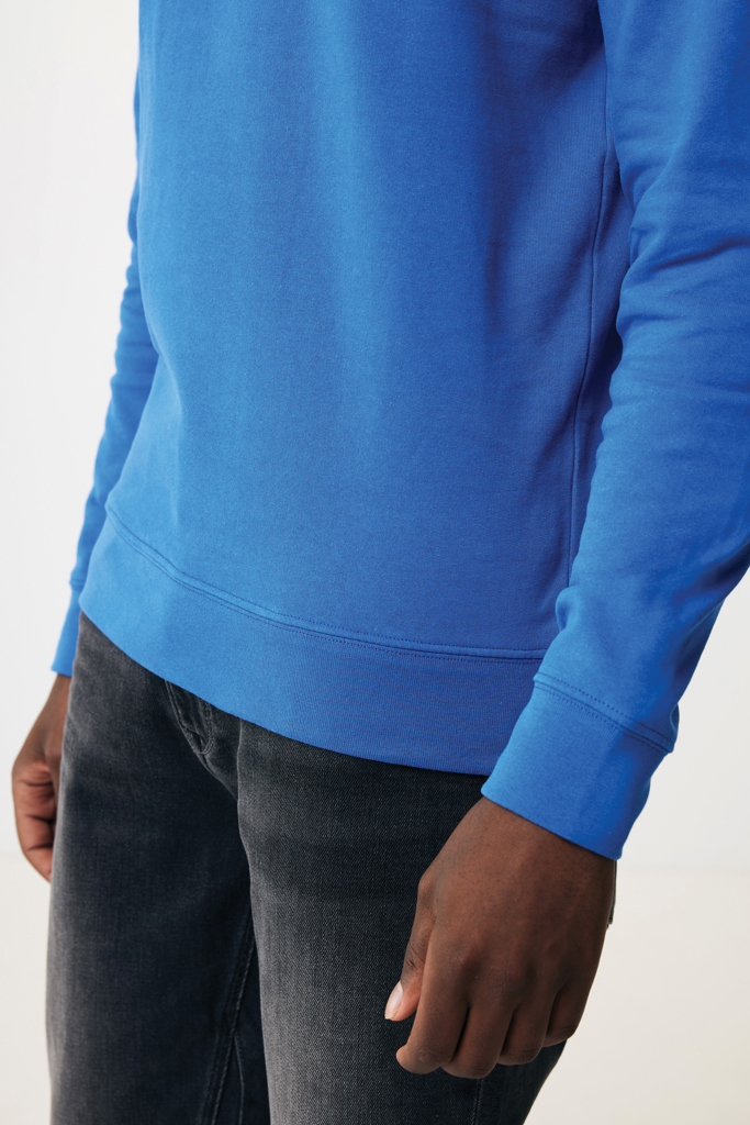 Sweat-shirt bleu et jean foncé