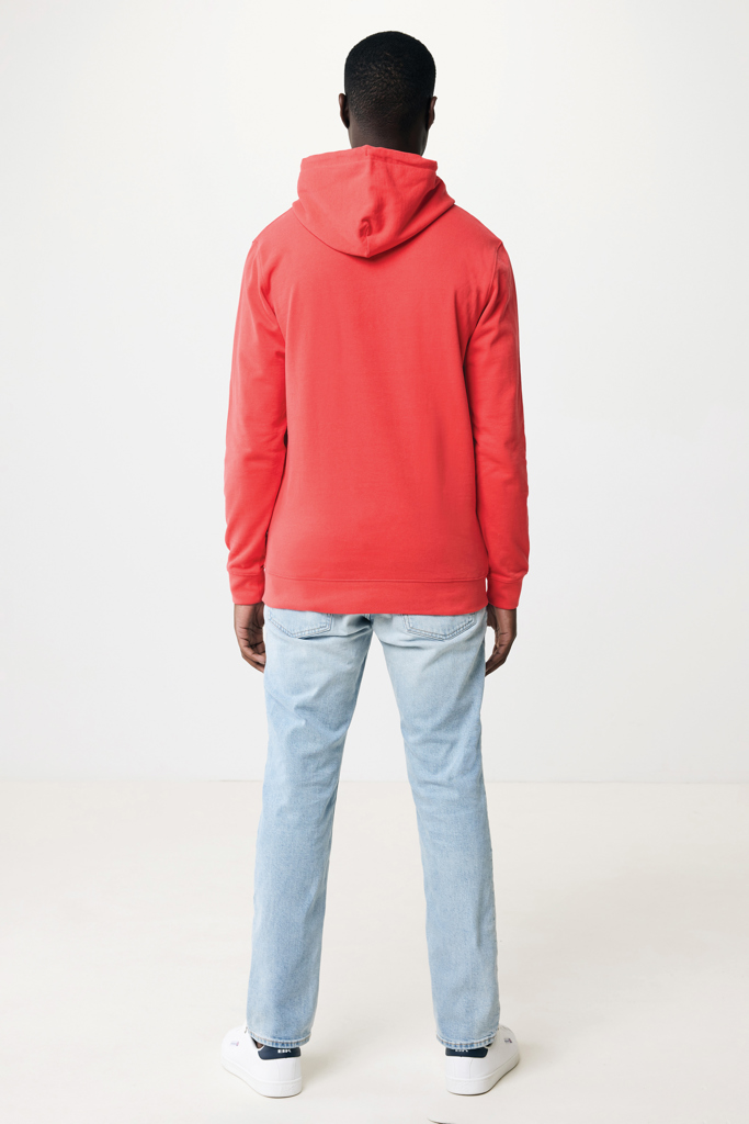 Homme de dos en sweat rouge