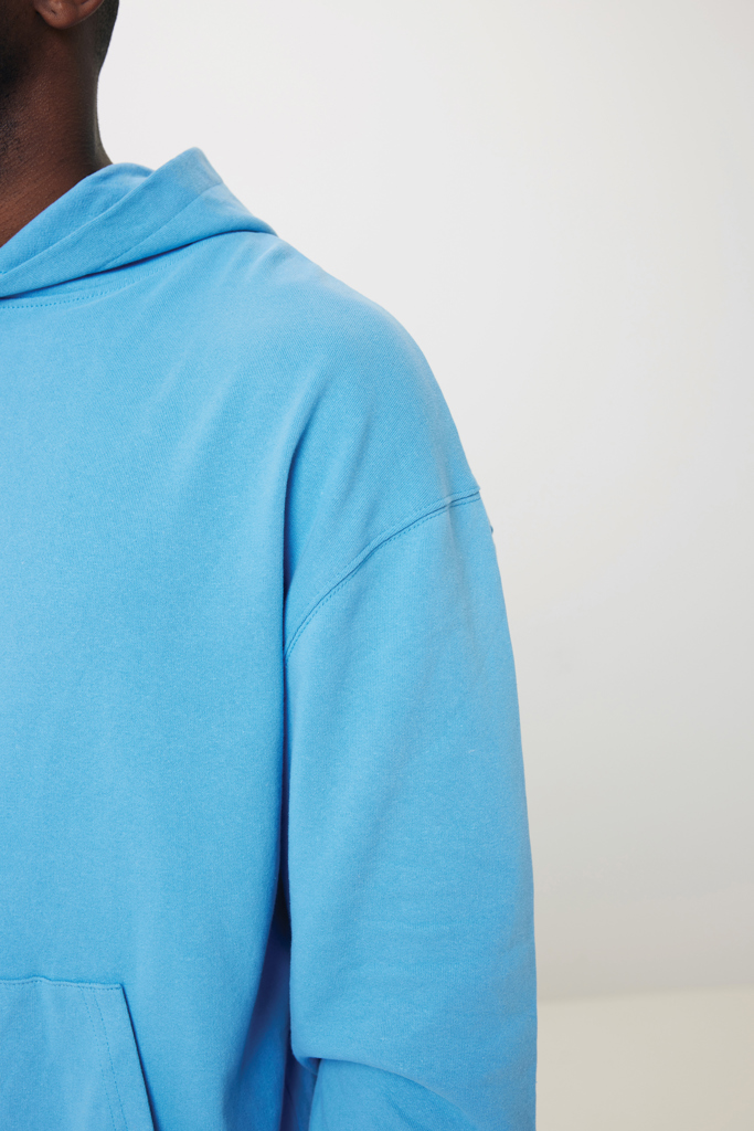 Sweat à capuche bleu clair, vue rapprochée