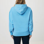 Personne de dos portant un sweat à capuche bleu