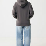 Vue arrière d’un sweat à capuche gris