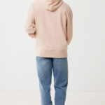 Homme de dos en hoodie beige et jean