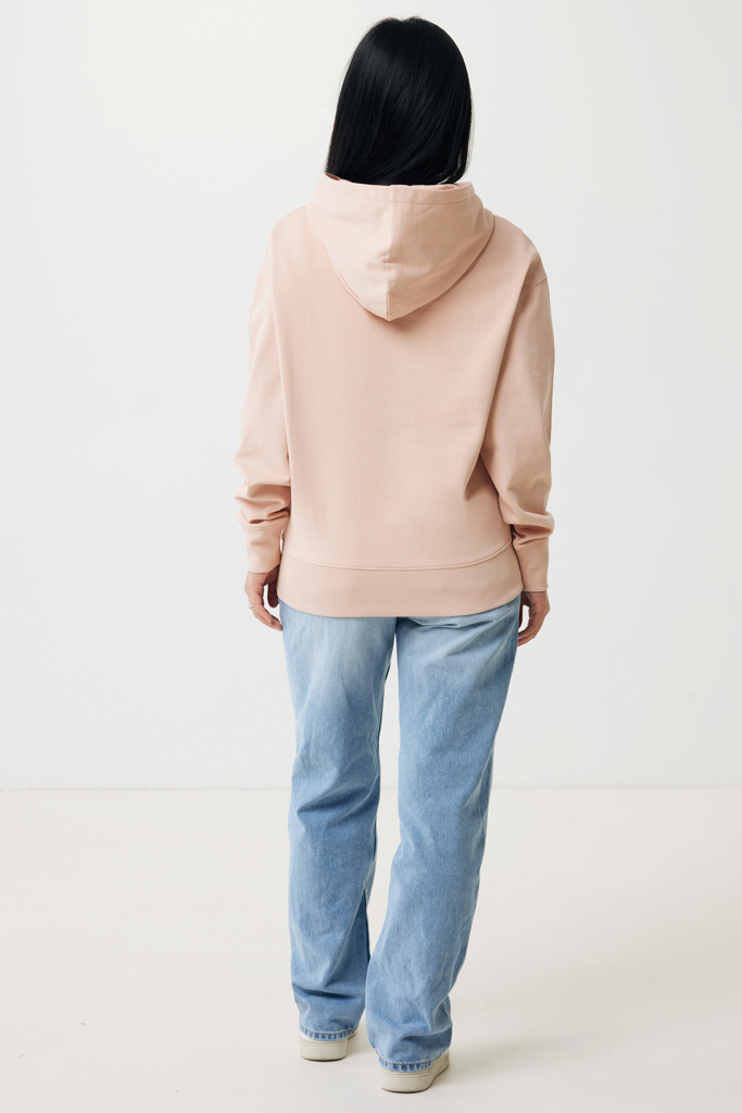 Personne de dos en hoodie beige et jean clair
